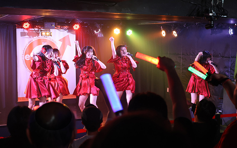 九州女子翼 ライブ特化型ステージ「エモい女子翼。」より