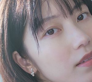 AKB48横山由依、“卒業メモリアルブック”表紙カット公開