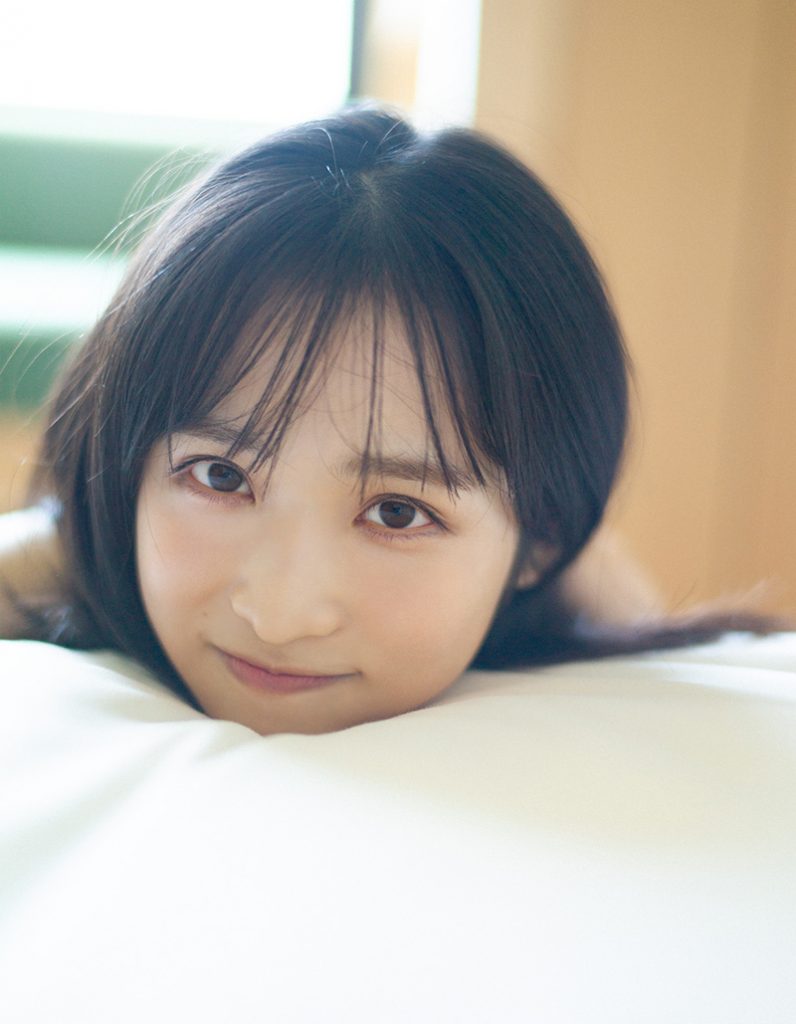 AKB48小栗有以1st写真集「君と出逢った日から」より