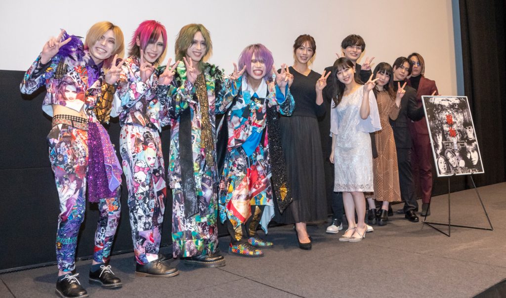 映画「ホラーちゃんねる 樹海」舞台あいさつに出席した0.1gの誤算、わちみなみ、田中美久、瑛、愛原こなつ、RAiKI、KANJU(写真左から)