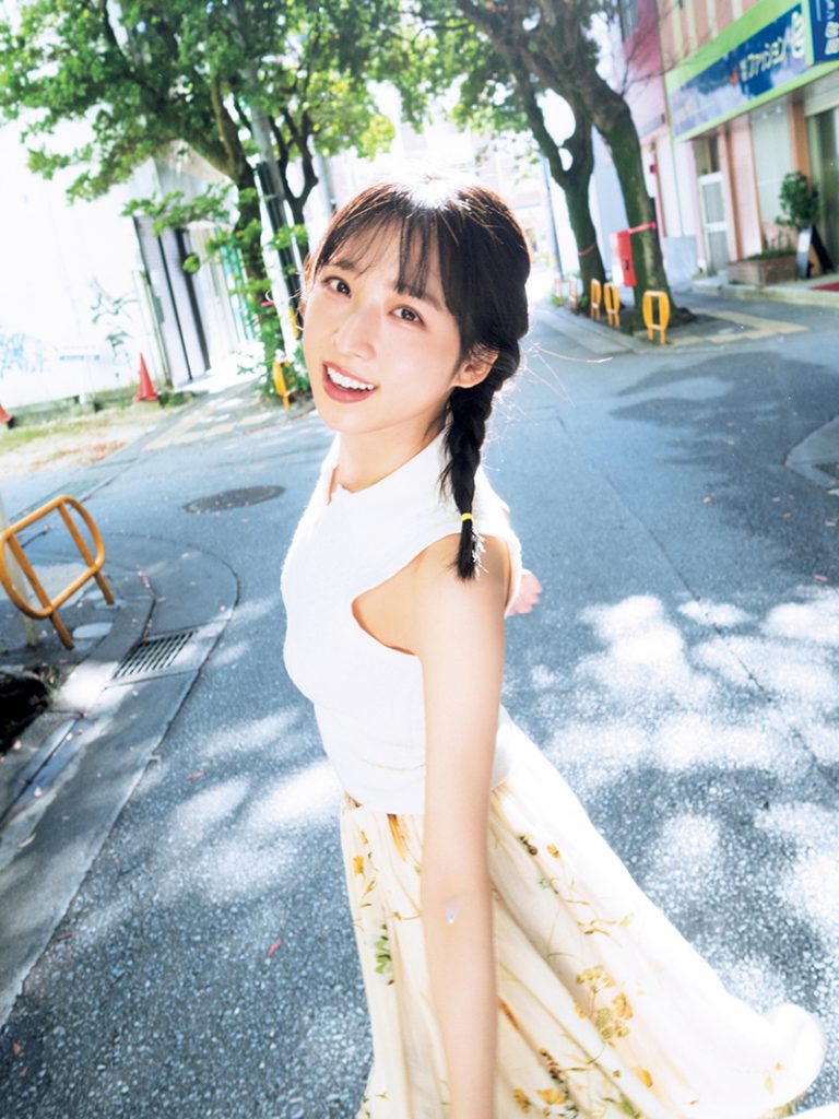 AKB48小栗有以1st写真集「君と出逢った日から」より