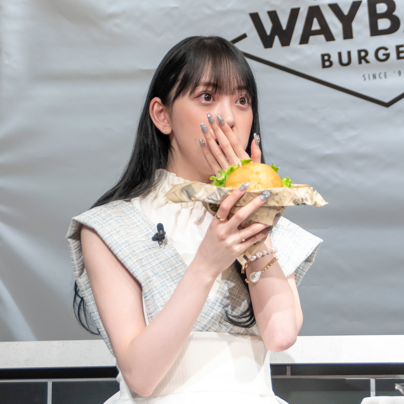 「WAYBACK BURGERS」日本第一号店オープン記念イベントに出席した堀未央奈
