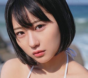 HKT48田中美久、純白三角ビキニ姿を披露！“極寒”の中での撮影もオトナな表情