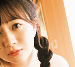 SKE48江籠裕奈1st写真集より、萌え袖ピンクニット姿ほか特典ポストカード解禁「どれも当たりです(笑)」