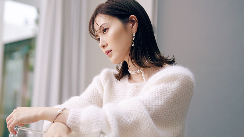 「MIKIMOTO」のWEBコンテンツに登場する白石麻衣