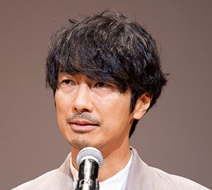 眞島秀和主演『#居酒屋新幹線』が史上初の3冠達成「評価していただき大変うれしいです」