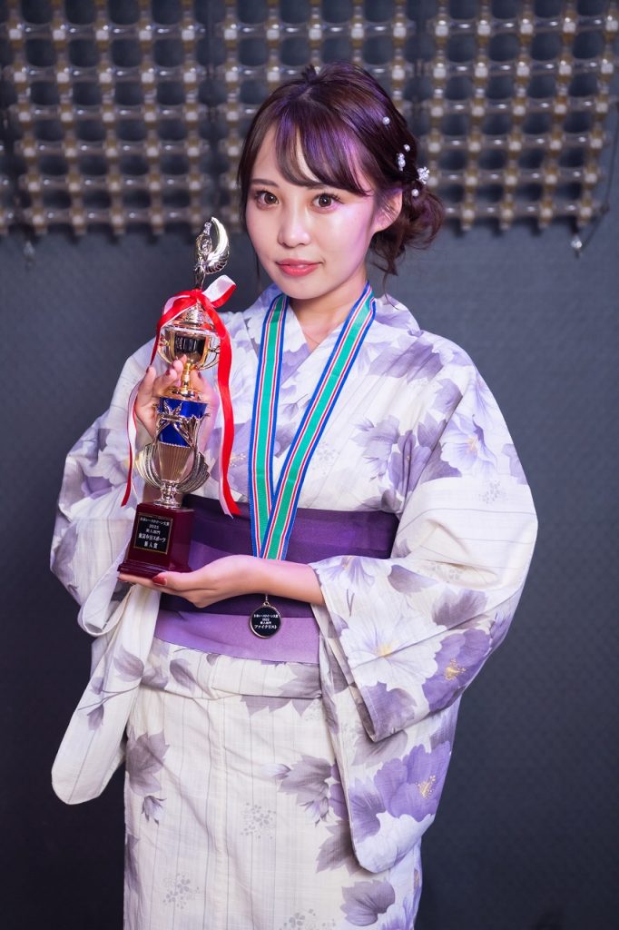 特別賞の東京中日スポーツ新人賞を受賞した葵成美
