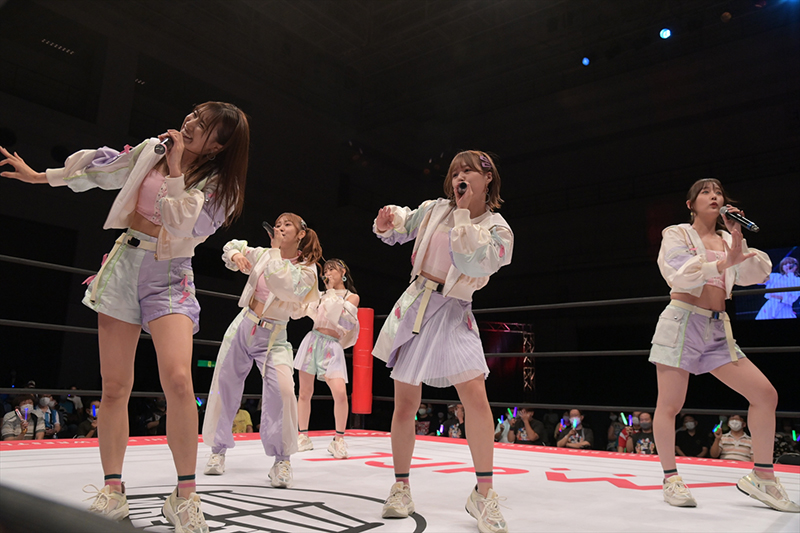「東京女子プロレス」試合前に行われたSKE48ミニライブ