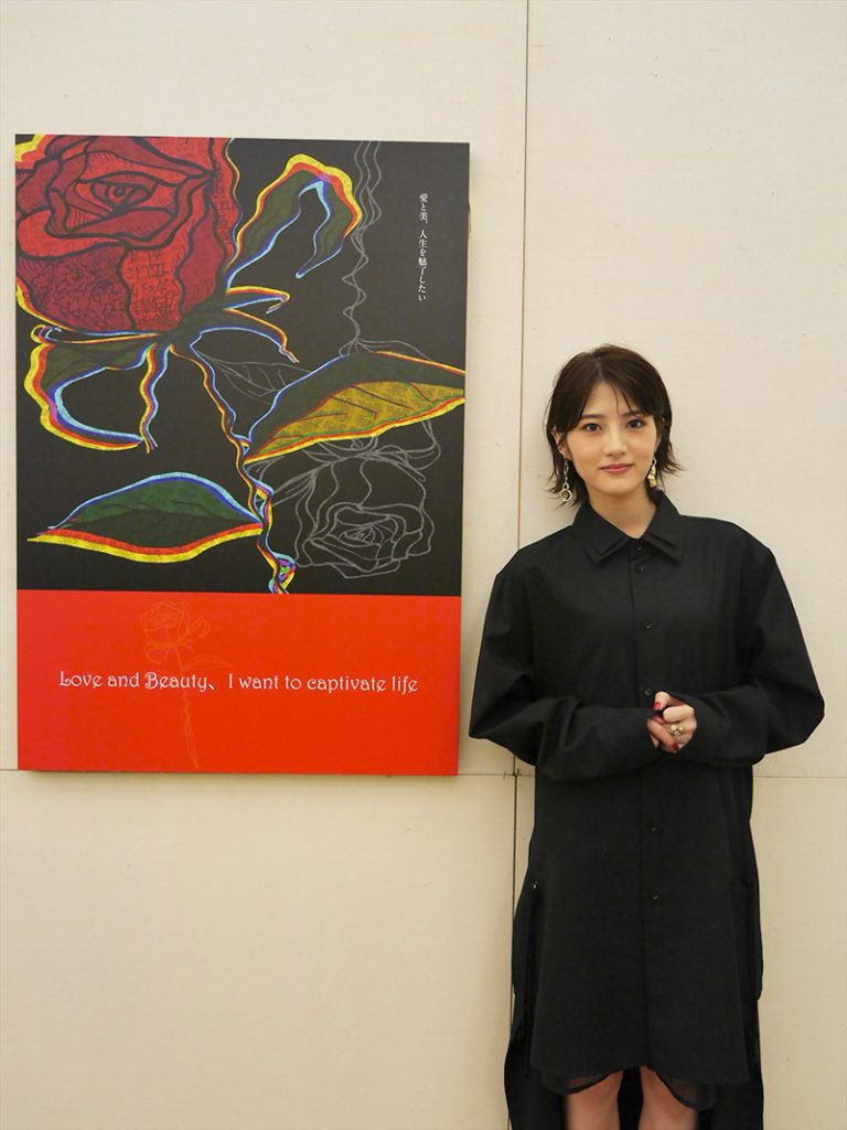 「第106回 二科展」(デザイン部)特選賞を受賞した若月佑美