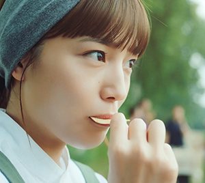 aikoが19歳の時に作った曲が川口春奈出演のCM楽曲に決定「歌と深夜のポテトチップスやめなくて良かった」