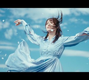 櫻坂46菅井友香“センター”新曲「その日まで」MV解禁！欅坂46時代から現在までの衣装や映像も登場