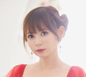 中川翔子「大人の魅力満載ショット」解禁…20周年記念ベストアルバムよりジャケ到着