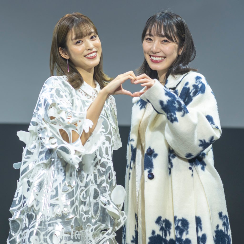 コラボ曲「White Story」リリース記念イベントに出席した長谷川愛と松井咲子