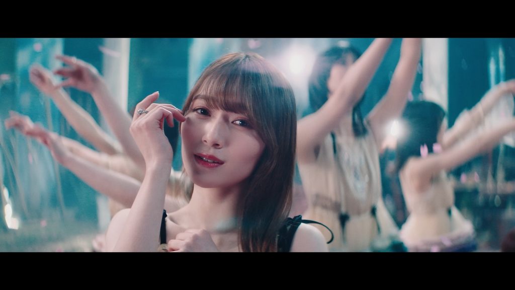 櫻坂46 5thシングル「桜月」MVよりセンターを務める守屋麗奈