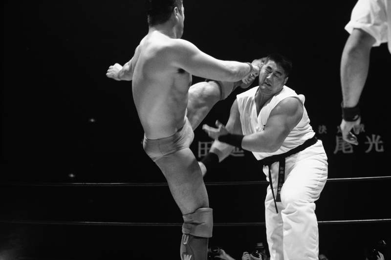 1992年10月23日のUインター。髙田のハイキックが北尾の顔面に直撃し、見事KO勝ち
