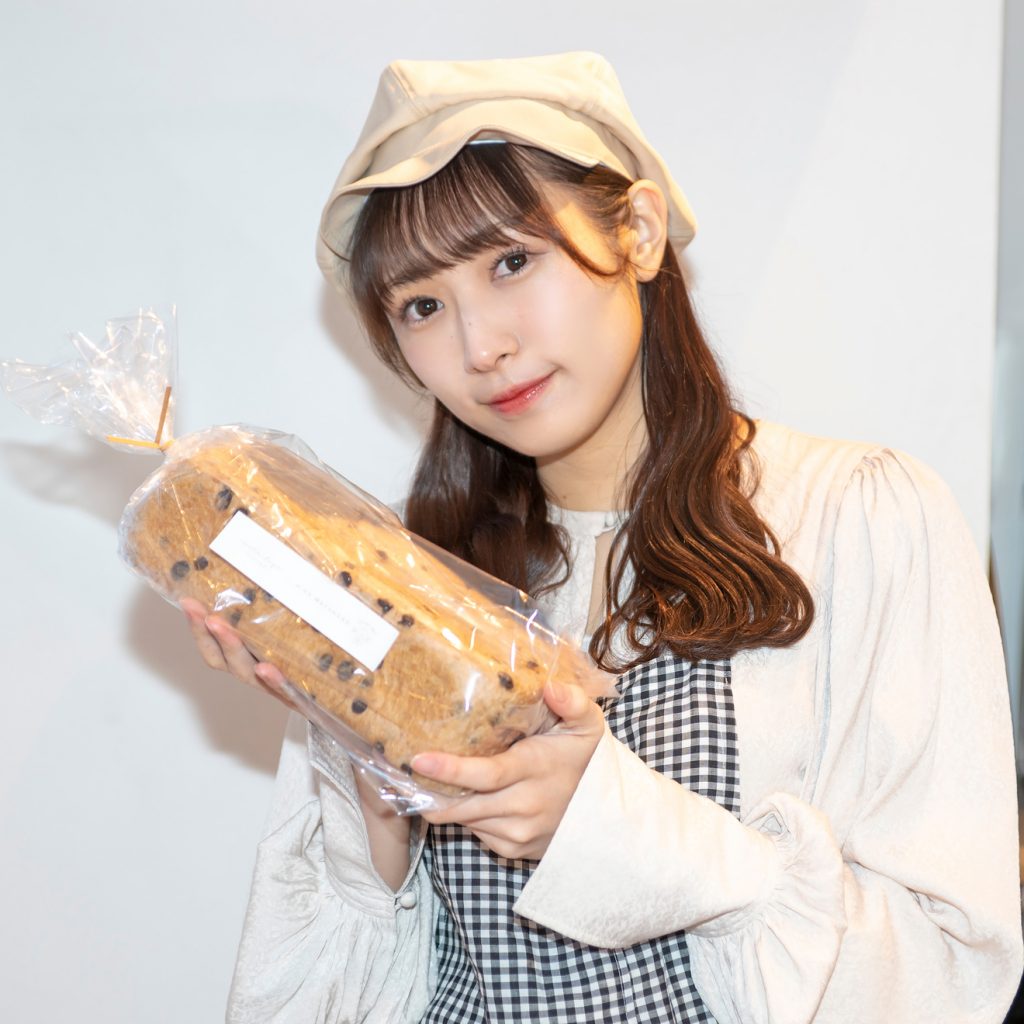 “ぺーちゃん”こと渡辺梨加監修のチョコチップ食パン(sweet dot)