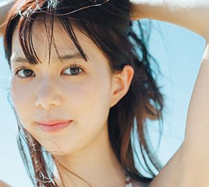元櫻坂46松平璃子、“バズる美脚”を披露「週プレ」に登場
