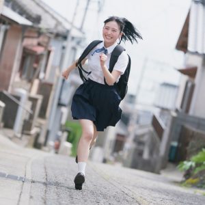 「＃よーよーよー」由良ゆら、地元銚子で撮影したデジタル写真集配信開始…制服姿からフレッシュな水着姿まで披露