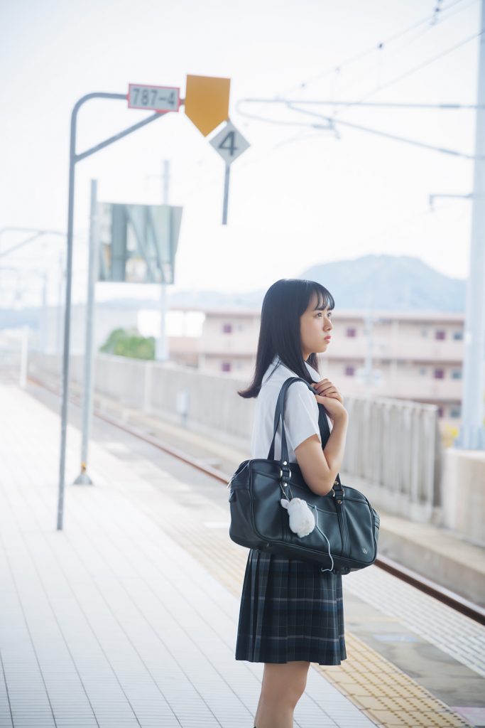 日向坂46上村ひなの1st写真集「そのままで」＠Loppi・HMV限定版裏表紙