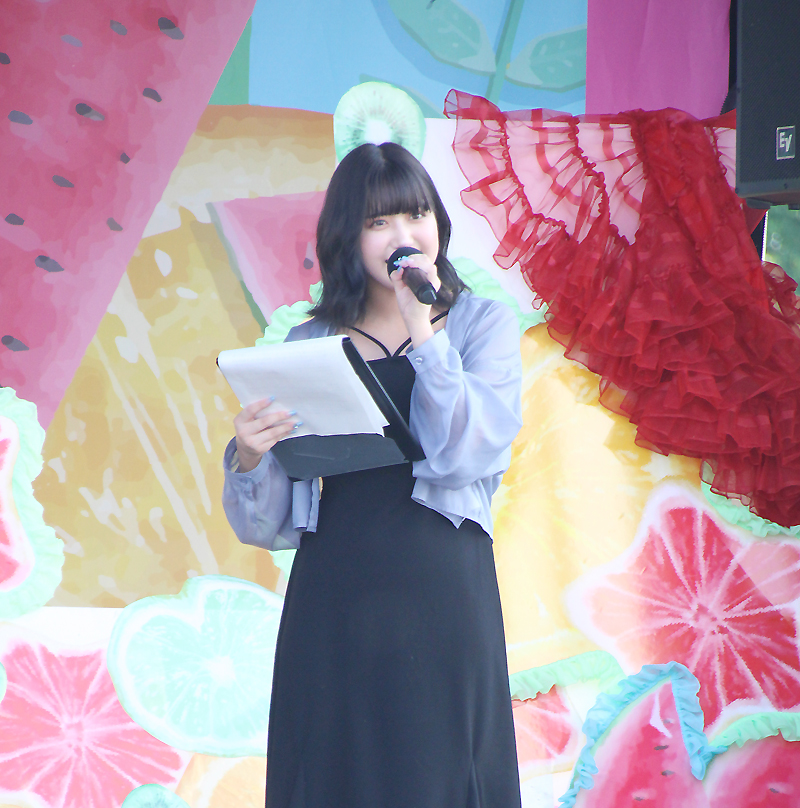 PiXMiX・和泉芳怜が「近代麻雀水着祭2023」で初のMCに挑戦