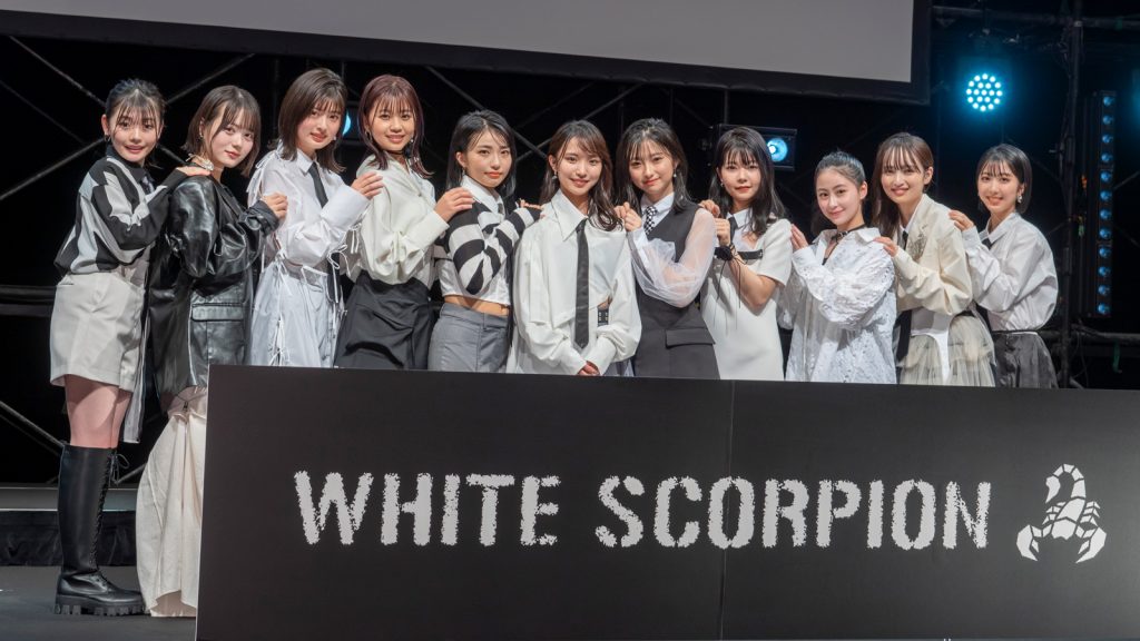 新アイドルグループ「WHITE SCORPION」のメンバーに決定したモモテレ、ピース、ハンナ、ニコ、ナビ、ナコ、チョコ、サマー、ココア、アリー、アオ(写真左から)