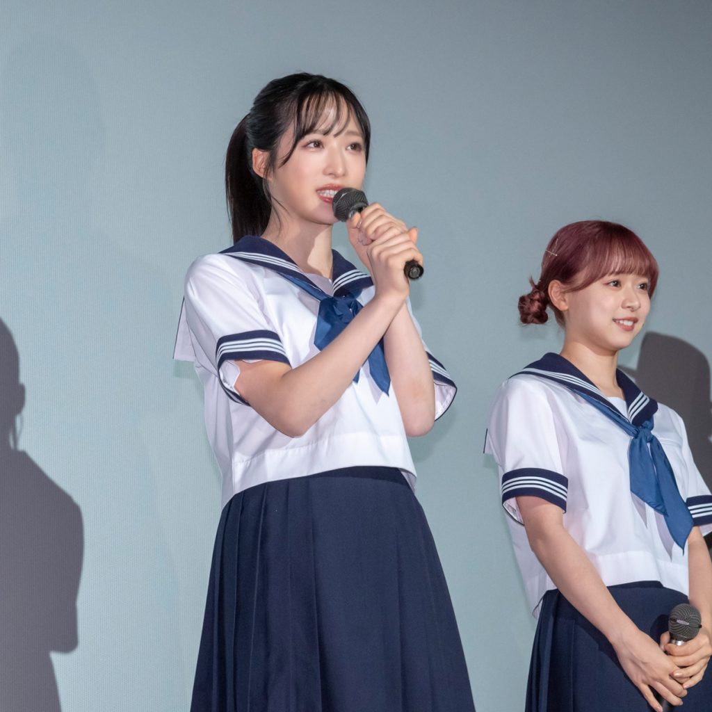 映画「ガールズドライブ」公開初日舞台あいさつに登壇したAKB48小栗有以、倉野尾成美
