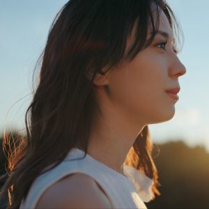 櫻坂46小林由依“ソロ楽曲”「君がサヨナラ言えたって…」MV解禁