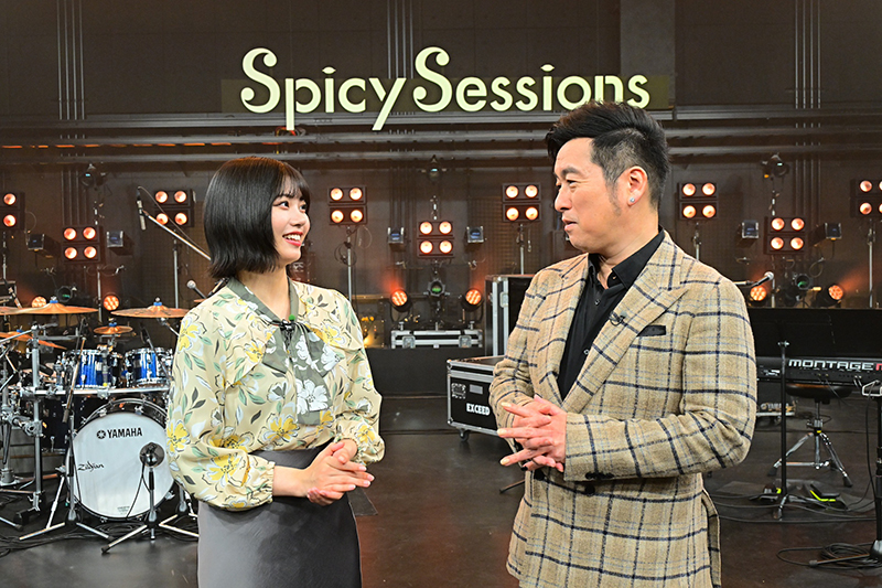 『Spicy Sessions』MCを務める黒沢薫と中西アルノ