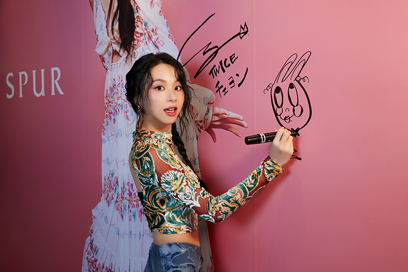 “ETRO×CHAEYOUNG PHOTO GALLERY”に来場した「TWICE」チェヨン