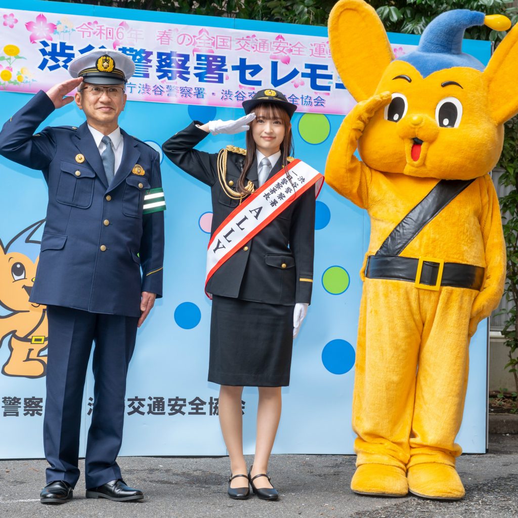 東京・渋谷警察署の「一日警察署長」に就任したWHITE SCORPION・ALLY